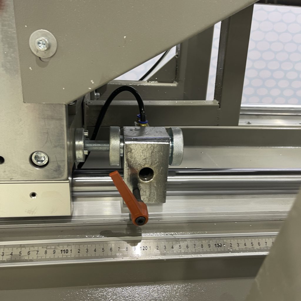 Máy cắt XDF 550CNC góc trong logo v2